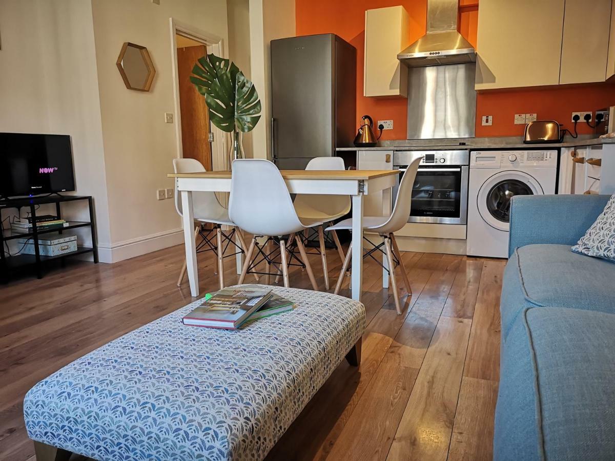 West 2 Apartment *